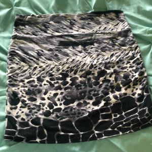 Patterned body-con skirt black and white
